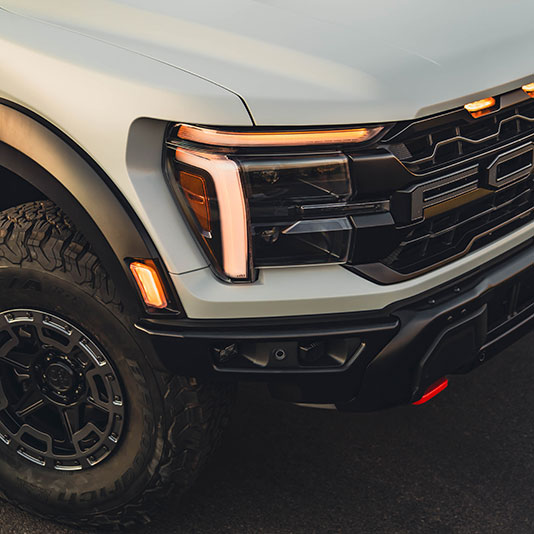 Κοντινή λήψη μάσκας Ford Raptor